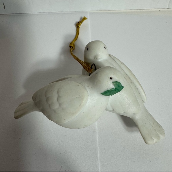 Vinatge Enesco doves ornament. Porcelain birds doves together. Enesco Sticker - Picture 1 of 8